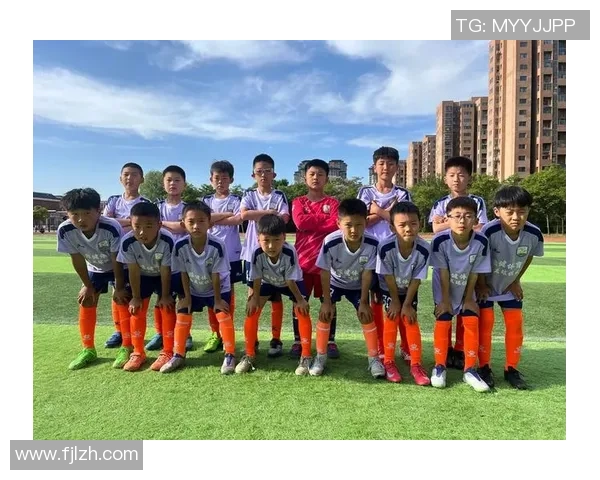 从默默无闻到万众瞩目足球明星成名背后的奋斗与坚持